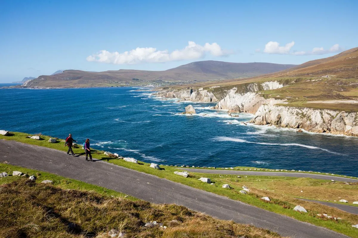 Couple walking above Ashleam Bay (Cuan na hAisleime), Achill Island, Co Mayo